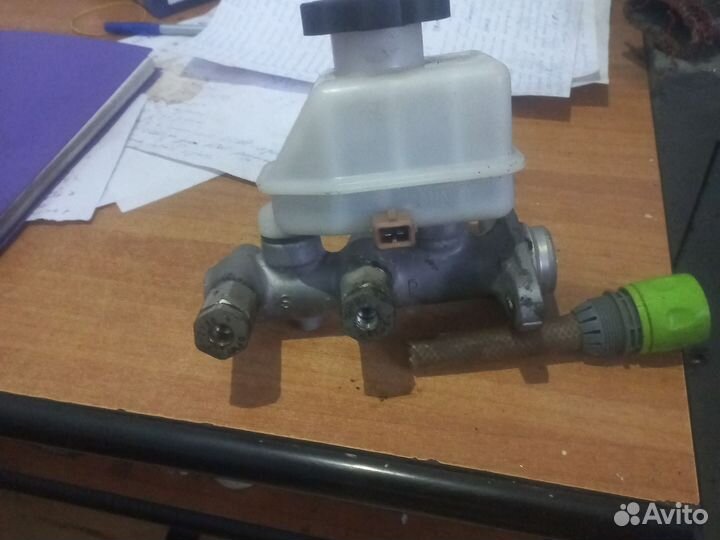 Главный тормозной цилиндр хюндай Акцент 2008года