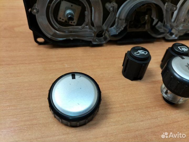 Блок управления климат-контролем Mitsubishi