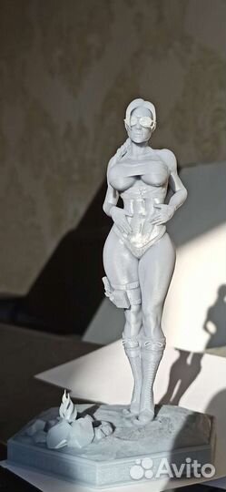 Фигурка Лара Крофт