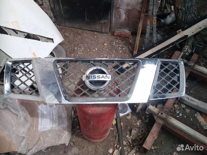 Решотка радиатора нисан