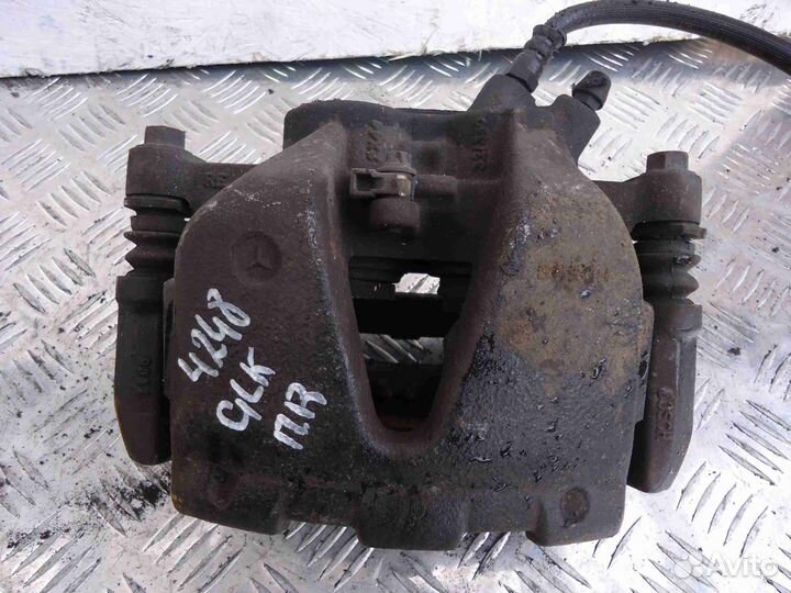 Суппорт передний правый Mercedes GLK X204