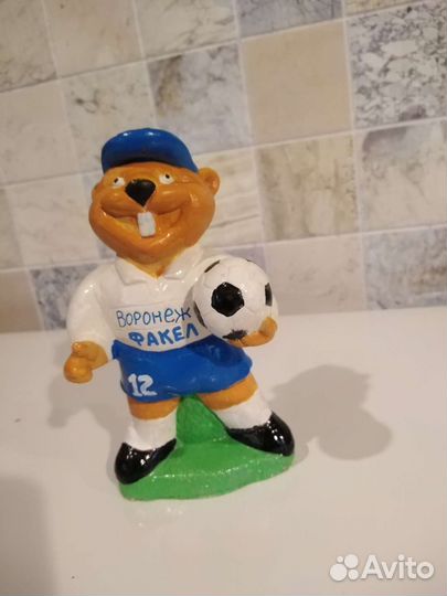 Фигурка бобр. Талисман футбольного клуба факел