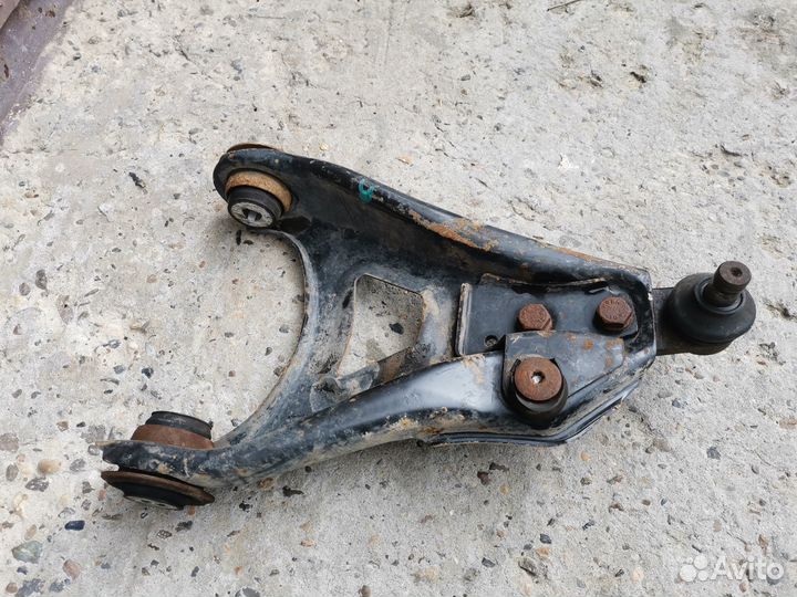 Передние рычаг Renault Symbol