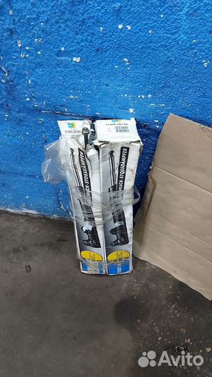 Амортизаторы F4BNE2867BA