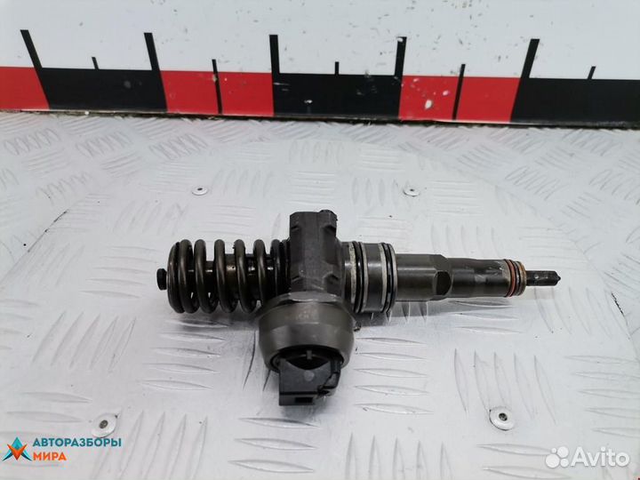 Форсунка Volkswagen Golf 5 2007 038130073AG