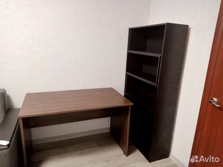 Туалетный столик и этажерки раздвигающиеся