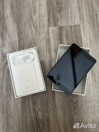 Планшет iPad Mini 2 32 GB LTE