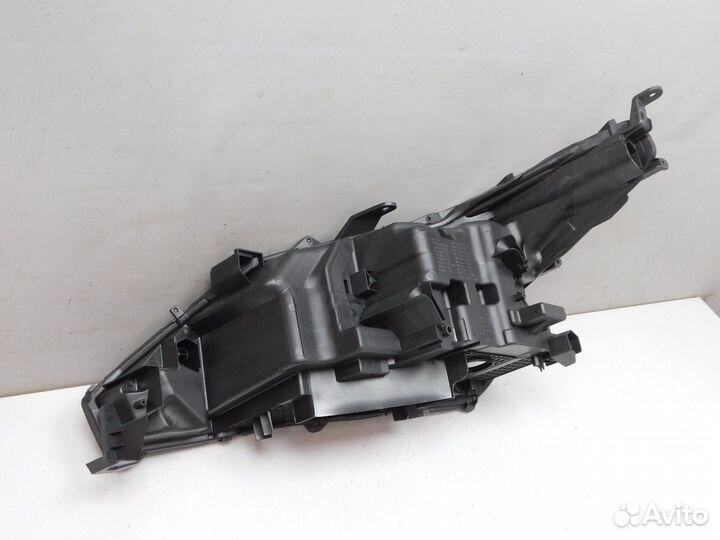 Фара правая Lexus LX570