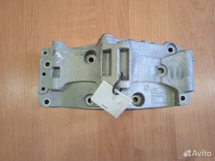 Кронштейн генератора Bmw 5 G30 B47D20A 2017