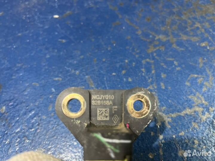 Датчик удара Nissan Teana J32