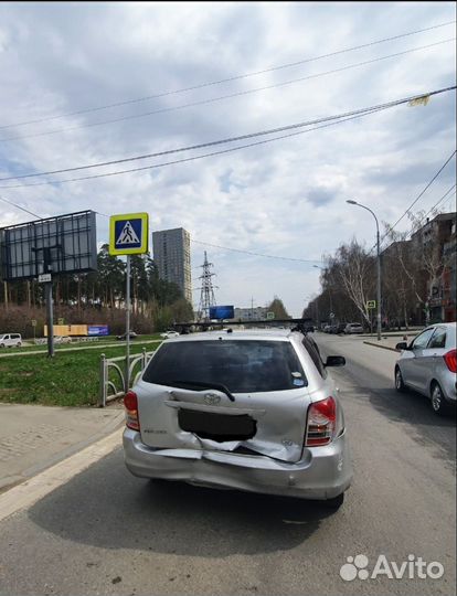 Toyota Corolla Fielder 1.5 CVT, 2010, битый, 500 000 км