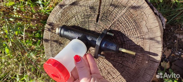 Главный цилиндр сцепления