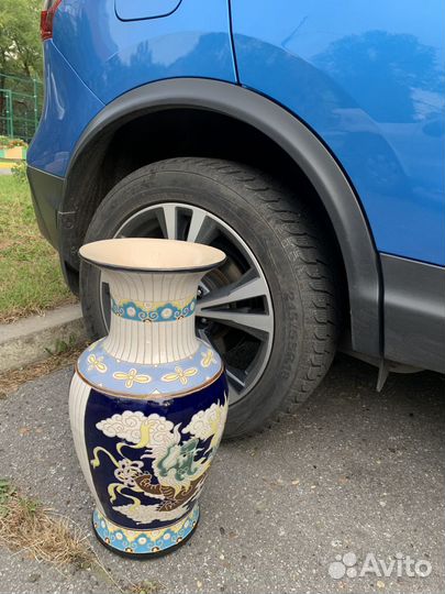 Продам вазу напольную