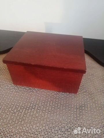 Деревянная шкатулка