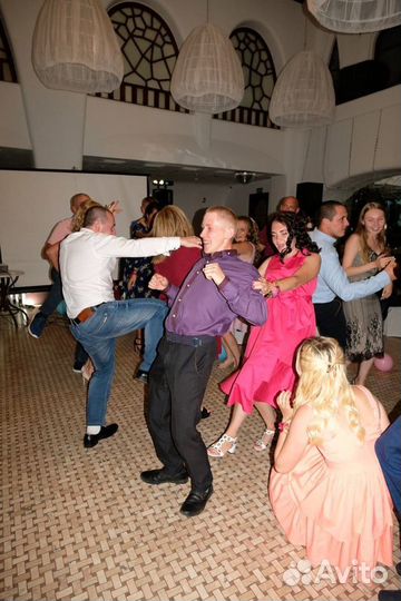 Ведущая и диджей на праздник