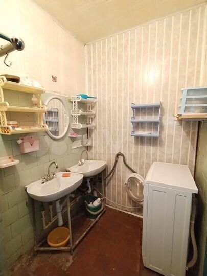 Комната 18 м² в 8-к., 9/9 эт.