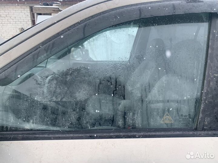 Стекло передней левой двери Hyundai Santa Fe Class