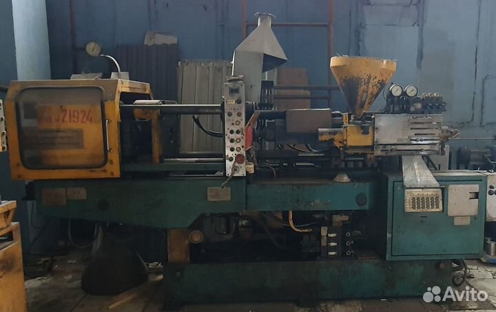 Термопластавтомат де3330Ф1