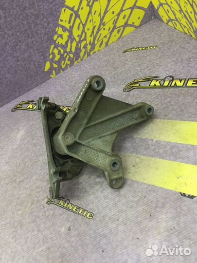 Опора кпп левая Кронштейн Сандеро Логан Меган