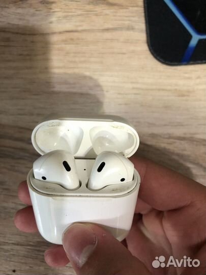 Беспроводные наушники apple airpods 1