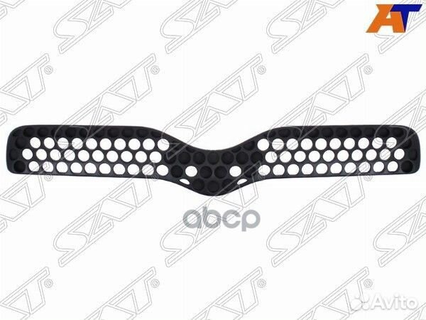 Решетка радиатора Toyota Vitz 99-01 / Yaris 99-02