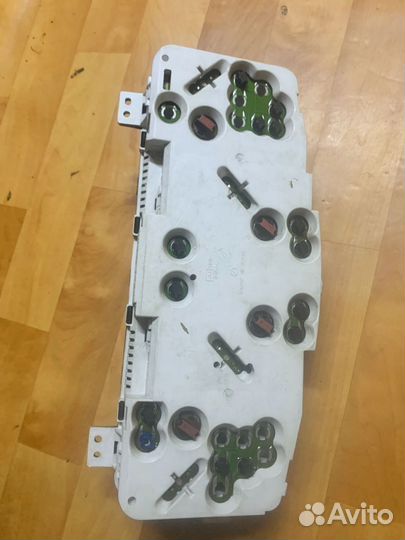 Subaru legacy щиток приборов