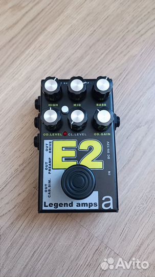 AMT E2 - двухканальный гитарный предусилитель