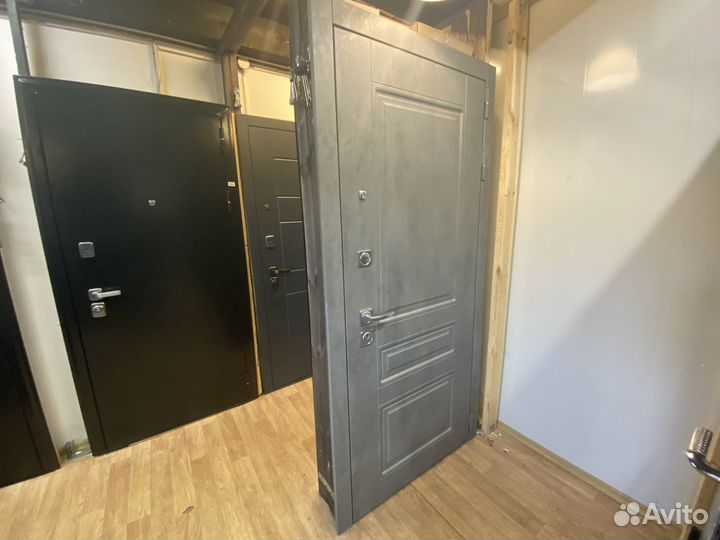 Дверь входная в дом,коттедж или на дачу