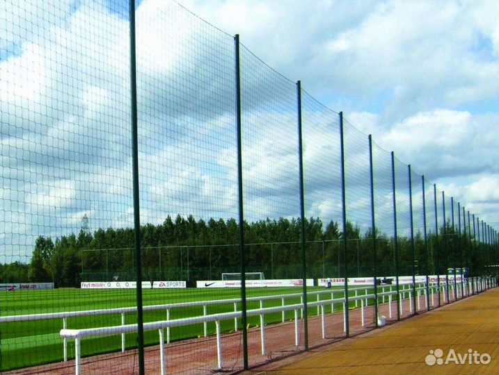 Забор из 3D сетки коричневой спорт площадка