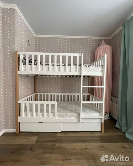 Детская двухъярусная кровать из бука