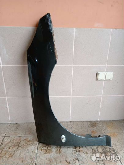 Крыло передний правый на пежо 407 2.0