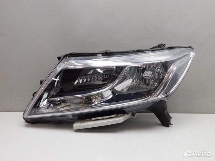 Фара левая Nissan Pathfinder