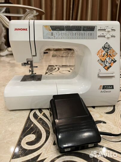 Швейная машина Janome