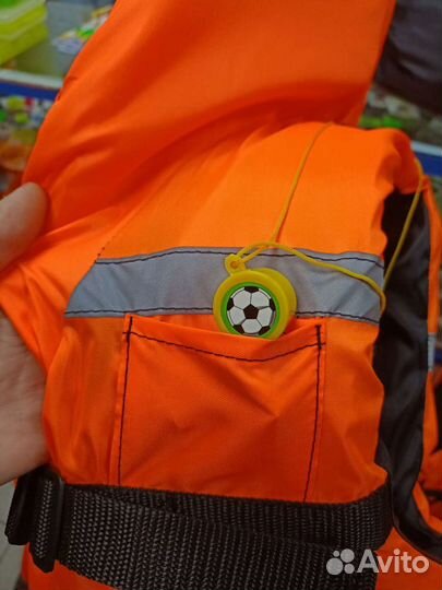 Спасательный жилет для лодки на рыбалку