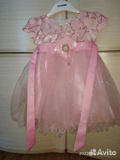 Платье праздничное 98