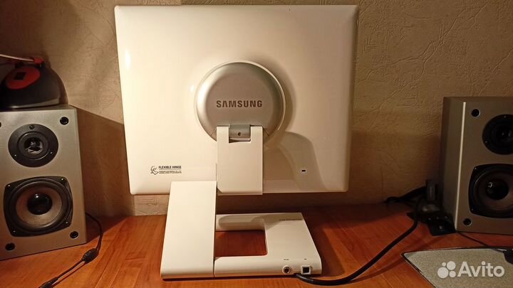 Монитор Samsung SyncMaster 971p 19