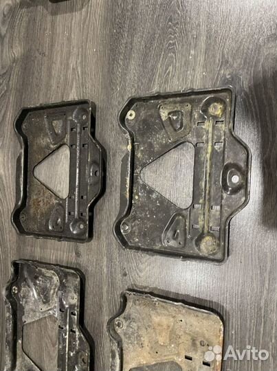 Подставка аккумулятора w124