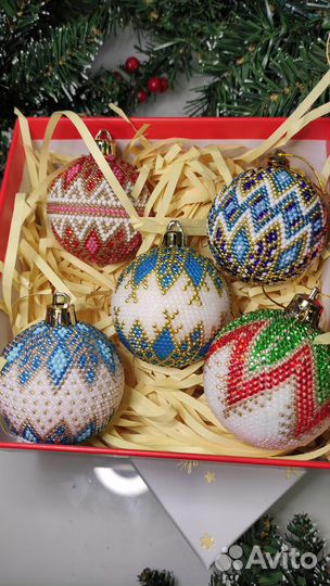 Новогодние елочные шары из бисера