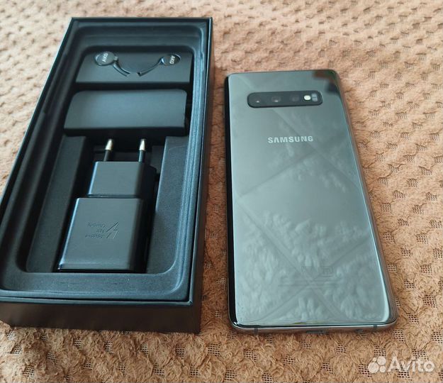 Телефон Samsung galaxy S10 plus