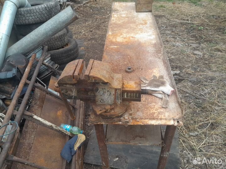 Стол с тисками,б/у,торг