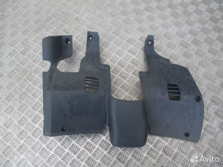 Кожух рулевой колонки нижний Scania 1737660