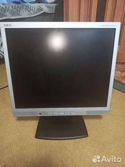 Монитор NEC 17 со встроенными динамиками