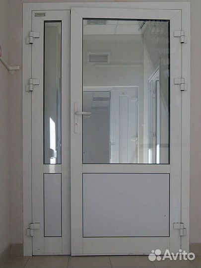Дверь алюминиевая