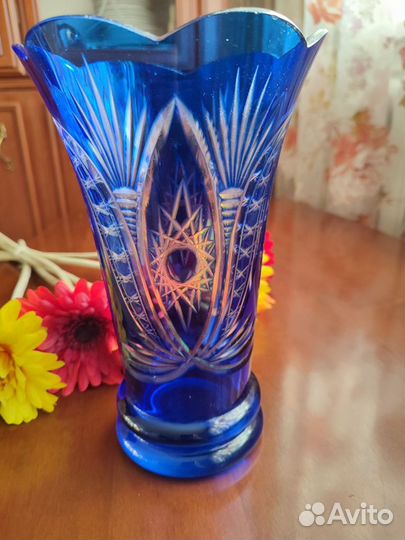 Хрустальная ваза синяя для цветов