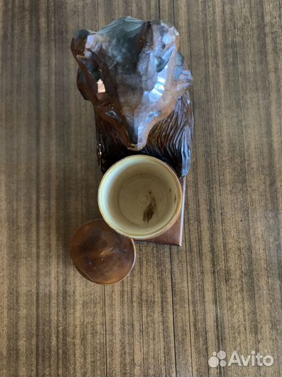 Статуэтка деревянная Медведь с бочонком меда