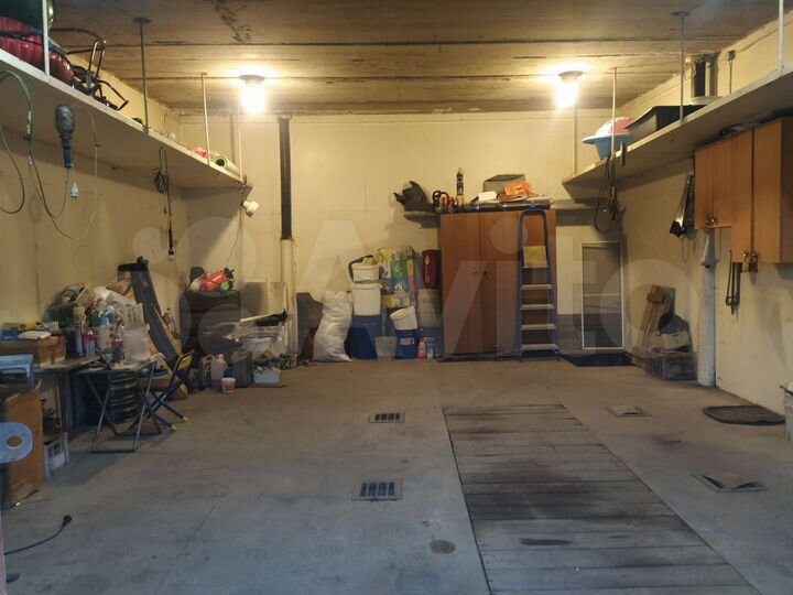 Гараж, > 30 м²