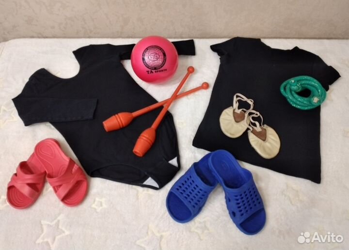 Купальник гимнастический, скакалка, булавы