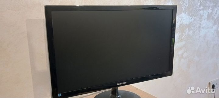 Монитор Samsung 23.6 S24C350HL