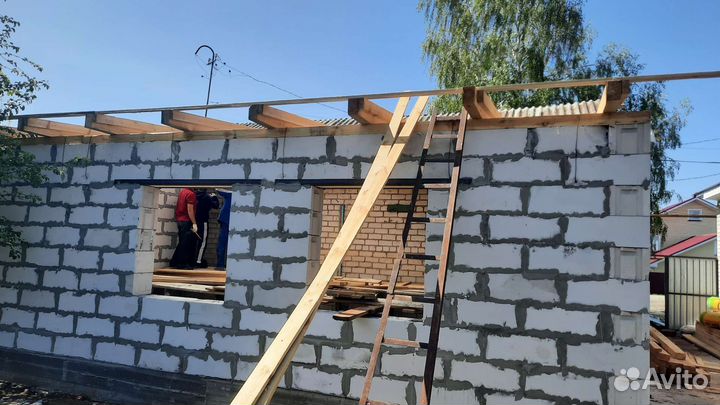 Бригада строителей