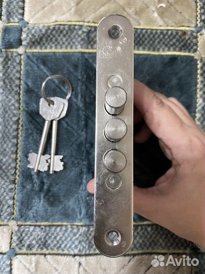 Замок дверной